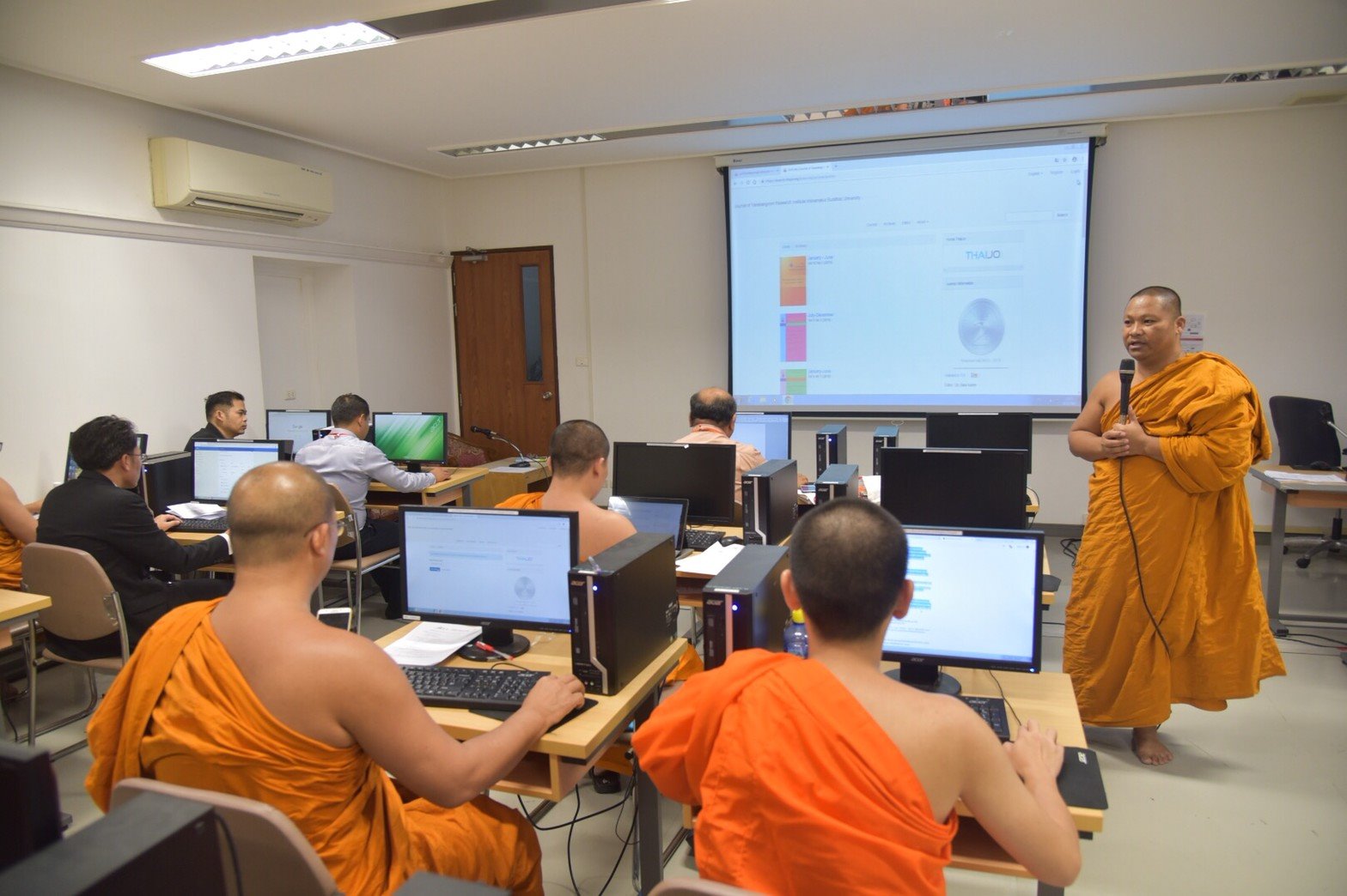 การประชุมขับเคลื่อนการทำวารสารให้เป็นไปตามเกณฑ์มาตรฐาน TCI ครั้งที่ ๑/๒๕๖๒ 69344939 2362454450540618 1776168168889253888 o